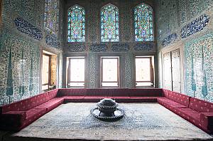 Traditional craftsmanship of Çini-making