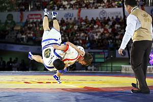 El ''kuresi'', lucha tradicional kazaja