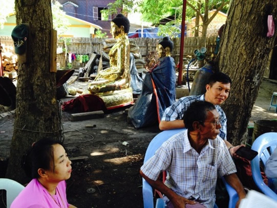 Travail sur le terrain, dans un atelier de coulage de bronze, Mandalay