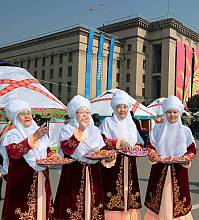 Le Nawrouz, Novruz, Nowrouz, Nowrouz, Nawrouz, Nauryz, Nooruz, Nowruz, Navruz, Nevruz, Nowruz, Navruz