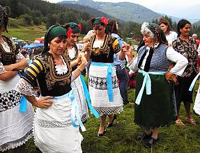 Le festival de folklore à Koprivshtitsa, ensemble de pratiques pour présenter et transmettre le patrimoine