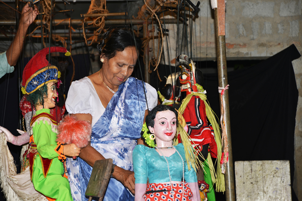Supervision of make-ups of puppets before staging a puppet drama