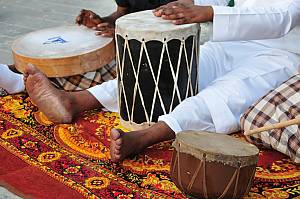 Almezmar, drumming and dancing with sticks