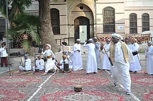 “Almezmar”, danza con bastones al compás de tambores