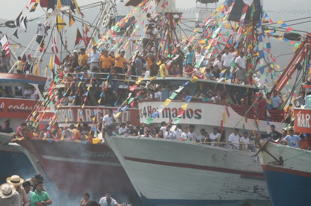 Parade for la Misa marina, Machalilla 2011