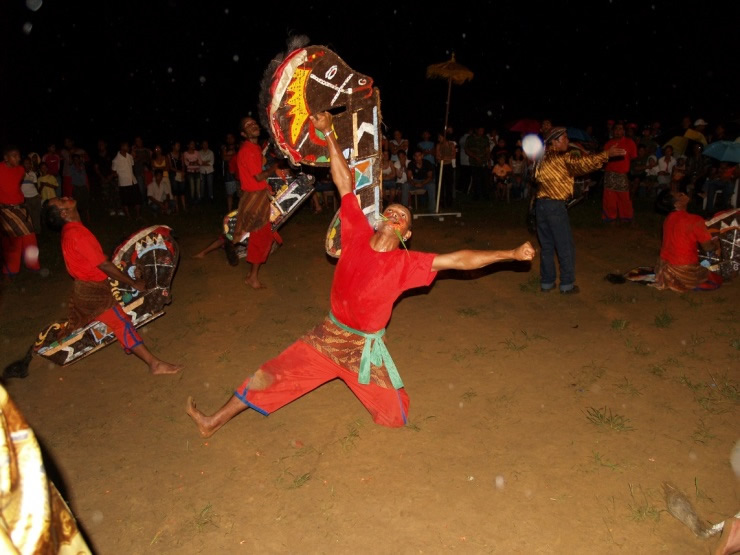 Jaran Kepang: Surinamese Javanese dance, danced by young men on plaited bamboo horses