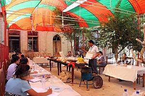 Le Centre de développement artisanal de Marguilan, sauvegarde des technologies traditionnelles de fabrication d’atlas et d’adras