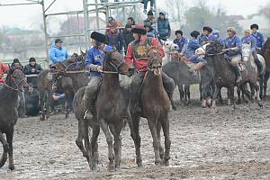 Kok boru, traditional horse game