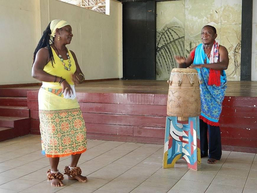 Demonstration of the Maroon dance of purity
