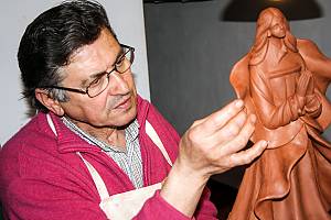 Craftmanship of Estremoz clay figures
