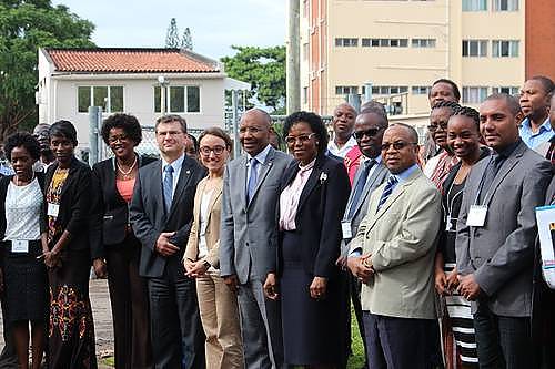Ouverture de l'atelier de clôture à Maputo avec des représentants d'Angola, du Cabo Verde, de la Guinée Bissau, du Mozambique, de Sao Tomé et Principe et de l'UNESCO, avec le Ministre adjoint de la culture et du tourisme, le 9 mai 2016