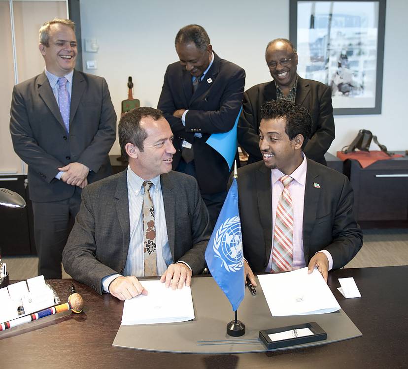 Signature of the Host Country Agreement by Mr Yonas Desta, Chairperson of the 11th Committee and Director General of the Authority For Research and Conservation of Cultural Heritage (Ethiopia), and Mr E. Falt, ADG ERI