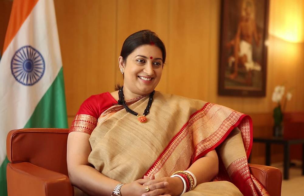 Mme Smriti Zubin Irani, Ministre du Textile du gouvernement indien, partageant sa vision de l'artisanat et du textile comme patrimoine culturel immatériel