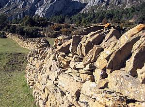 Art of dry stone construction, knowledge and techniques