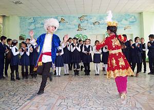 ‘Lazgi’, danza de Coresmia