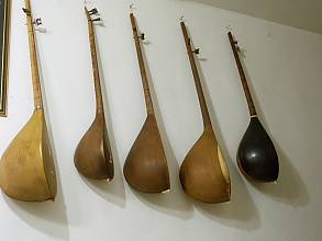 Traditional skills of crafting and playing Dotār
