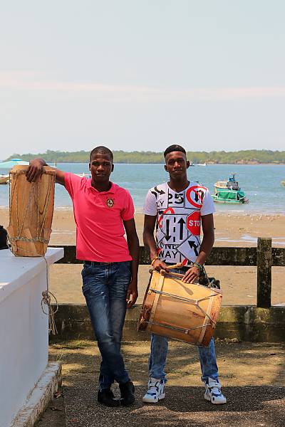 Young musical instrument-building apprentice from the Pacific region of Colombia, a marginal area deeply affected by the armed conflict Read more on the element