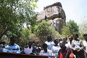 Les rituels et pratiques associés au sanctuaire de Kit Mikayi