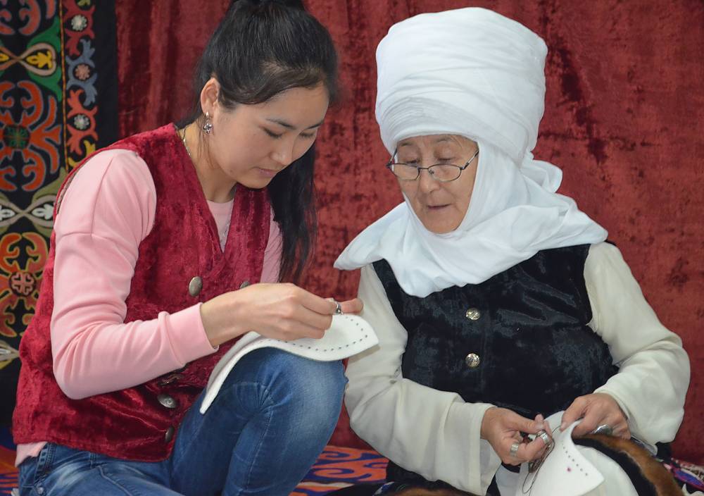 The secrets of crafting transmitted from older generation to younger people. They learn the variety of Ak-kalpak's cut and sewing.