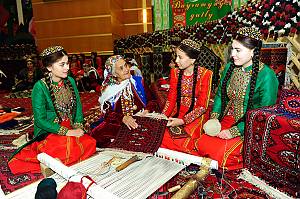 Traditional turkmen carpet making art in Turkmenistan