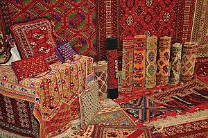 L’art traditionnel de la fabrication des tapis turkmènes au Turkménistan