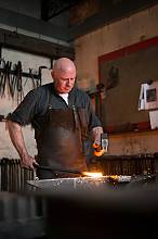 Les techniques artisanales et les pratiques coutumières des ateliers de cathédrales, ou "Bauhütten", en Europe, savoir-faire, transmission, développement des savoirs, innovation