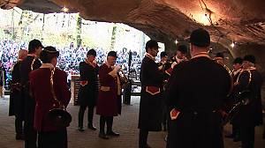 Musical art of horn players, an instrumental technique linked to singing, breath control, vibrato, resonance of place and conviviality