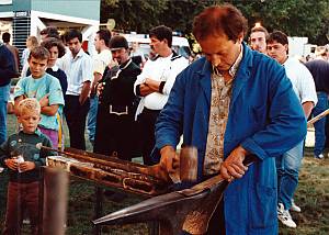 Musical art of horn players, an instrumental technique linked to singing, breath control, vibrato, resonance of place and conviviality