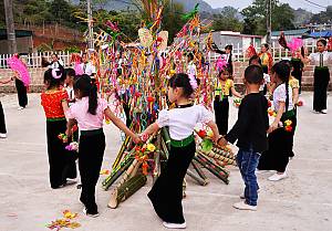 Art of Xòe dance of the Tai people in Viet Nam