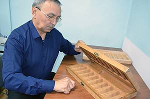 Traditional intelligence and strategy game: Togyzqumalaq, Toguz Korgool, Mangala/Göçürme
