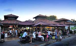Hawker culture in Singapore, community dining and culinary practices in a multicultural urban context
