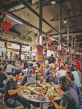 La culture des hawkers à Singapour, les pratiques culinaires et de restauration en communauté dans un contexte urbain multiculturel