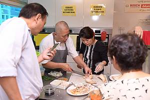 Hawker culture in Singapore, community dining and culinary practices in a multicultural urban context