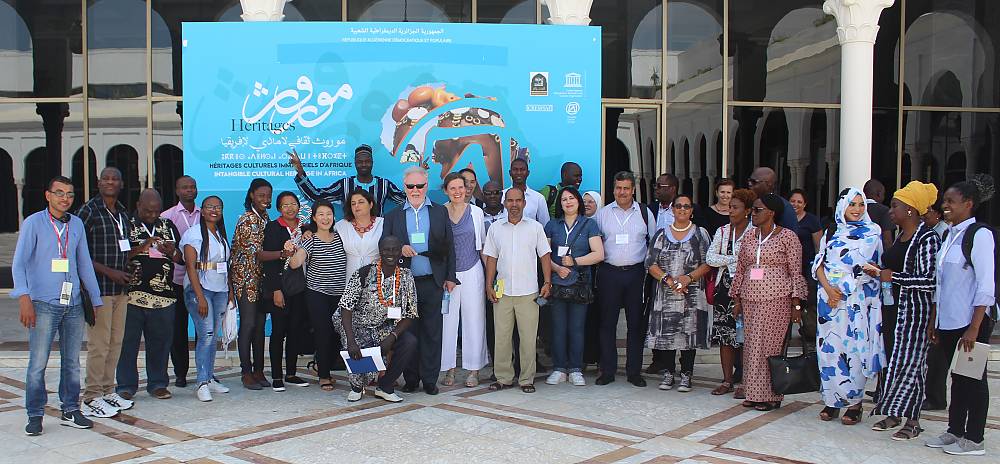 Participants à la formation, Exposition « Héritages culturels immatériels en Afrique », Palais de la culture Moufdi-Zakaria, Alger, Algérie.