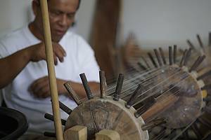 Aklan piña handloom weaving