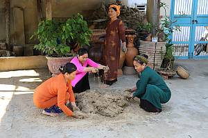 Art of pottery-making of Chăm people