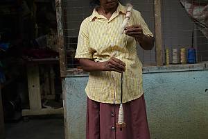Traditional craftsmanship of making Dumbara Ratā Kalāla