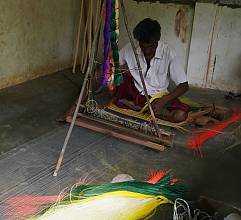 Traditional craftsmanship of making Dumbara Ratā Kalāla