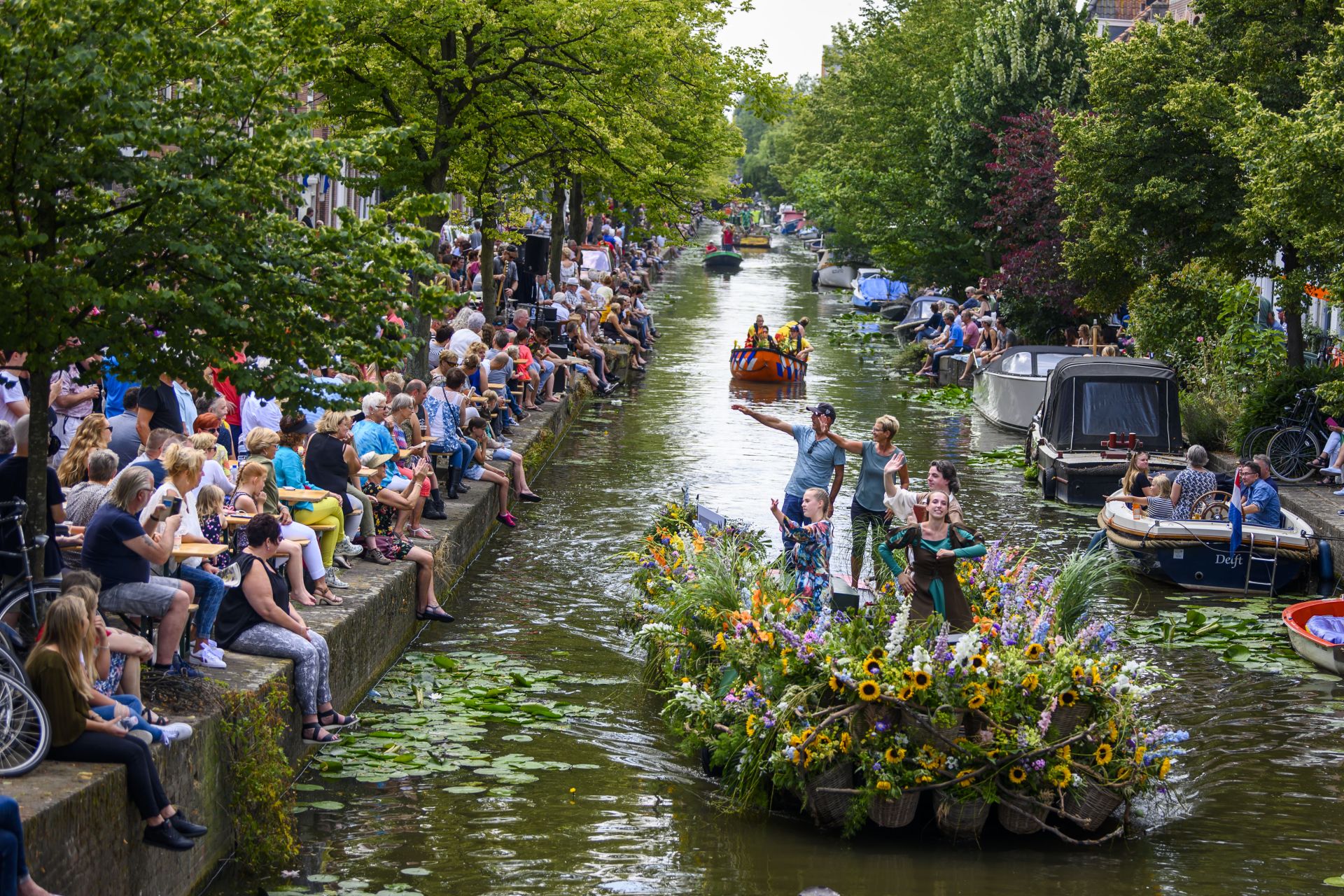 Float featuring a performance by a children's theatre company for children in Delft