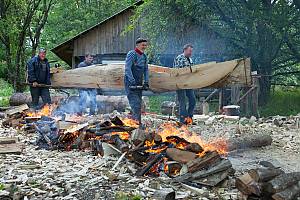 Building and use of expanded dugout boats in the Soomaa region