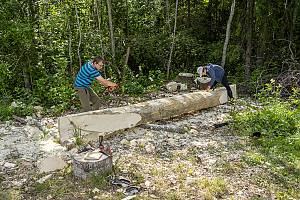 Building and use of expanded dugout boats in the Soomaa region
