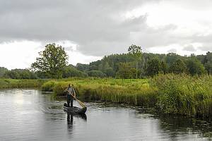 Building and use of expanded dugout boats in the Soomaa region