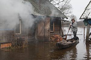 Building and use of expanded dugout boats in the Soomaa region
