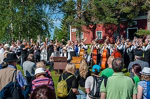 Kaustinen fiddle playing and related practices and expressions 