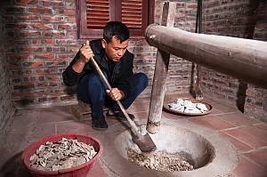 Craft of making Đông Hồ Folk woodblock printings 