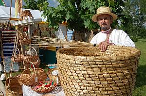 Le tressage de la paille au Bélarus : art, artisanat et savoir-faire