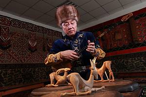 Orteke, traditional performing art in Kazakhstan: dance, puppet and music