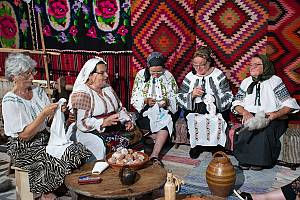 The art of the traditional blouse with embroidery on the shoulder (altiţă) — an element of cultural identity in Romania and the Republic of Moldova