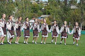 The art of the traditional blouse with embroidery on the shoulder (altiţă) — an element of cultural identity in Romania and the Republic of Moldova