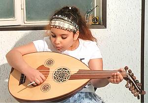 Crafting and playing the Oud